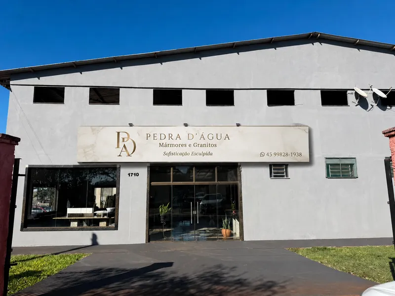 Fachada real da Marmoraria Pedra D’água em Foz do Iguaçu